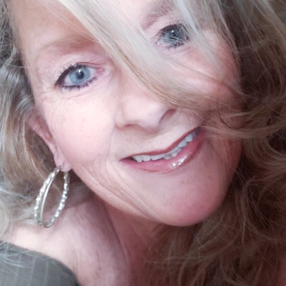 Meet your Posher, Paula - Picture 3 of 4